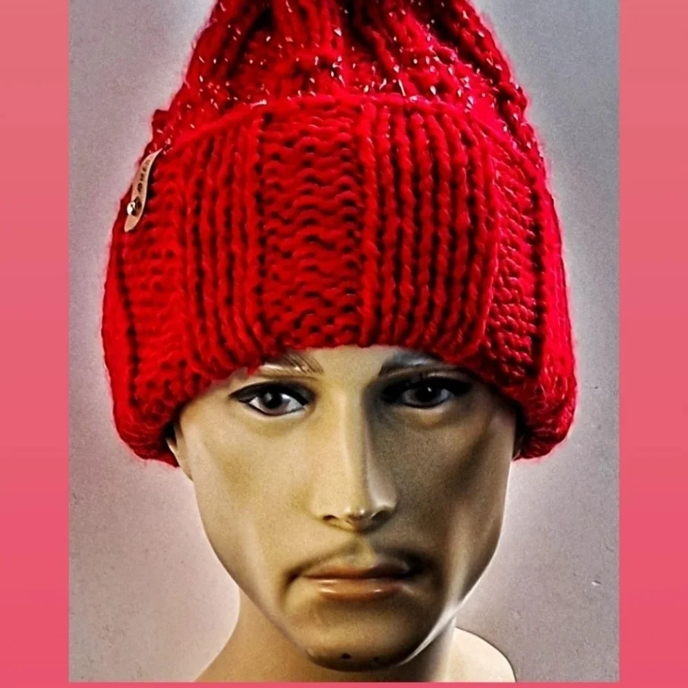 NWT Cashmere Blend Hand Knitted Cuff PomPom Beanie With A Little Bling.